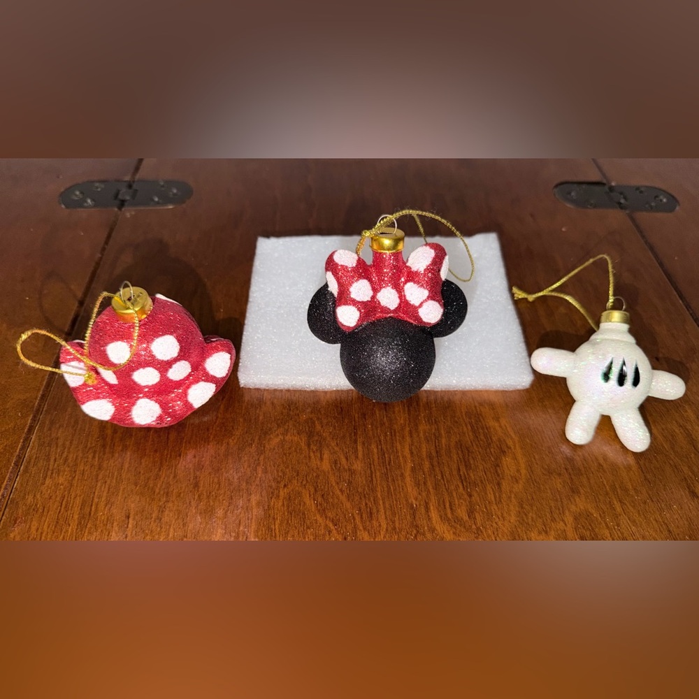 Minnie Mouse Red and Black Ornament Set